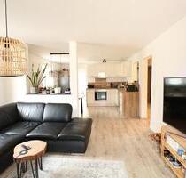 Wunderschöne 3,5 Zi.-Wohnung mit Loggia | EBK | STPL. - Neuenstadt am Kocher