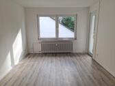 Foto - Renovierte 2-Zimmer-WOhnung im 2.Obergeschoss zu vermieten! *Mit Balkon*