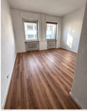 Foto - Frisch renovierte 2-Zimmer-Wohnung in ruhigem 4-Parteien-Haus