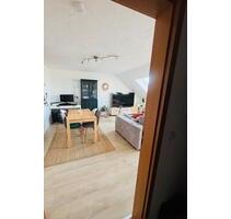 2-Zimmer-Dachgeschosswohnung mit Stellplatz in 3-Familienhaus - Elsdorf