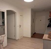 Moderne Wohnung - zentral, barrierefrei mit Aufzug und Garage - Salach