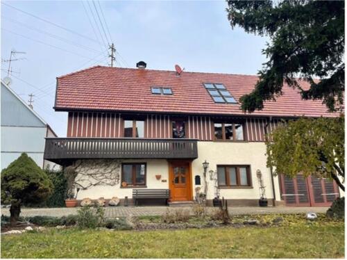 Foto - Haus im Landhausstil mit großem Gemeinschaftsgarten