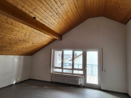 Foto - Frisch renovierte lichtdurchflutete DG-Wohnung mit großem Balkon