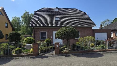 Foto - gepflegtes Eigenheim mit großer Garage und Garten in Pritzwalk