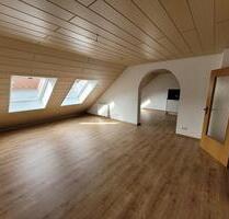 Renovierte 2-Zimmer DG Wohnung inkl. TG in Sulzbach-Loderhof - Sulzbach-Rosenberg