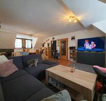 Helle Dachwohnung ca. 100 Quadratmeter mit Dachgauben - Neuendettelsau