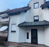 Helle 2-Zimmer-Wohnung mit Einbauküche, Balkon und Garage - Nürnberg Altenfurt