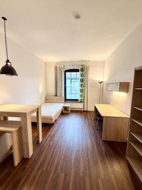 Foto - Helles möbliertes Studio-Apartment