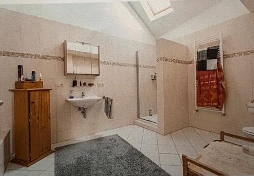 Foto - Dachgeschosswohnung - 630,00 EUR Kaltmiete, ca.  90,00 m²