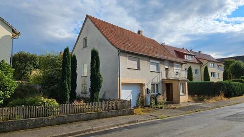 Foto - Sanierungsbedürftiges Wohnhaus mit großem Grundstück, Garage und