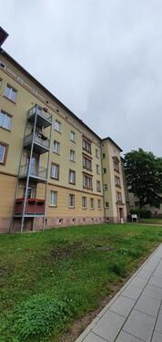 Foto - Großzügige 2-Zimmer mit Laminat, Balkon und Wannenbad in zentraler Lage!