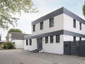 Foto - Freistehendes Einfamilienhaus mit Einliegerwhg, Garten, PV-Anlage