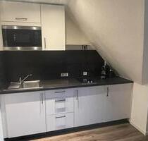 Schöne 1-Zimmer-Wohnung mit Garage und Keller in zentraler Lage - Eislingen (Fils)