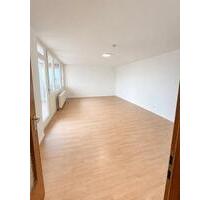 Komplett renovierte 1-Zimmer-Wohnung mit Balkon, neuer Einbauküch - Limburgerhof