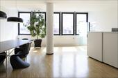 Foto - ZENTRALE LAGE MIT BLICK AUF DIE STADT Hier macht Arbeiten Spaß - helle Büro- Praxisfläche