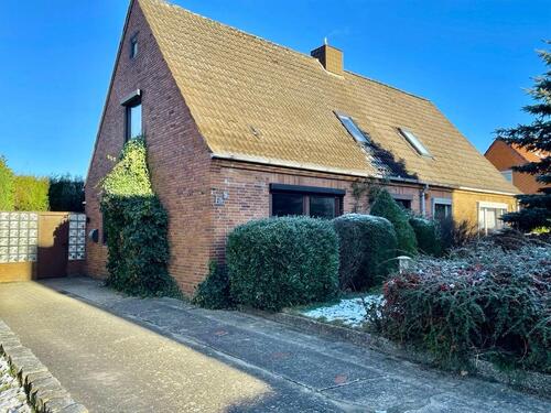 Foto - Doppelhaushälfte mit Potenzial und Wohfühlgarten