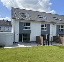 Reiheneckhaus mit Garage zum Erstbezug! - Langenfeld (Rheinland)