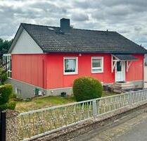 Freistehendes EFH mit Souterainwohnung und Wintergarten - Gründau
