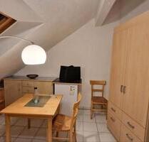 1Zimmer zu vermieten für Frau - 450,00&nbsp;EUR Kaltmiete, ca.&nbsp; 14,00&nbsp;m&sup2; in Metzingen (PLZ: 72555)