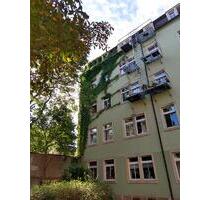 mitten drin: Singlewohnung in der Louisenstraße *EBK möglich* - Dresden Neustadt