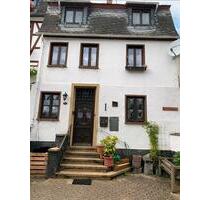 Haus mit Einliegerwohnung, Garten mit Moselblick und Doppelgarage - Pünderich