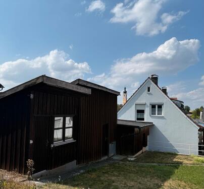 Foto - Älteres Einfamilienhaus mit großem Garten, Garage und Werkstatt