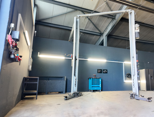 Foto - Werkstatt mit Hebebühne und 247 Zugang, Starkstrom, Druckluft