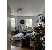 Lichtdurchflutete Erdgeschoss Wohnung | 2 Zimmer, Wohnküche, Balkon, Badewanne | WG-geeignet - Jena Burgau