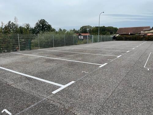 Foto - Parkplatz für Wohnwagen ( Wohnmobil , Bootsanhänger )