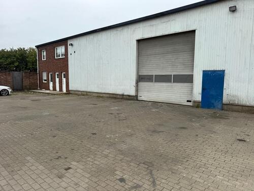 Foto - KFZ Werkstatt Parkfläche 2x Hallen