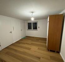 Mayen: Moderne 3-Zimmer-Souterrainwohnung (101 m²) mit Einbauküche und Stellplatz