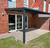 Neuwertige DHH mit EBK, Carport & überdachter Terrasse, Wiesmoor