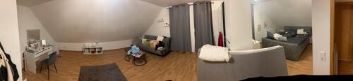 Foto - Modernes großes Zimmer mit sep Bad
