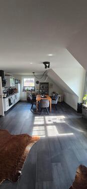 Foto - Ruhige 3 Zimmer Dachgeschosswohnung in einem Vierparteienhaus