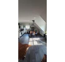 Ruhige 3 Zimmer Dachgeschosswohnung in einem Vierparteienhaus - Oeversee