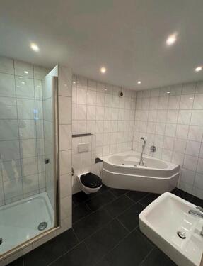 Foto - Moderne 4-Zimmer Wohnung in Bergheim mit Garten und Garage