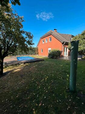 Foto - Doppelhaushälfte in idyllischer Lage. Inkl. Pool, Garten, Keller