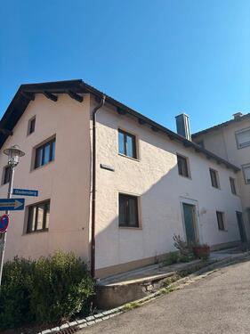 Foto - Besichtigungen möglich: Haus zu verkaufen, renovierungsbedürftig