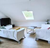 Wohnen mit Aussicht – stilvolle Dachgeschosswohnung mit Schlossbl - Reutlingen Reutlingen-Betzingen