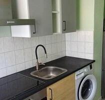 2 Zimmer Wohnung, renoviert und neue EBK, 1. OG - Limbach-Oberfrohna