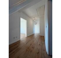 Zentrale 2-Zi.-DG-Wohnung in Lüttringhausen, renoviert & hell - Remscheid Zentrale 2-Zi.-DG-Wohnung in Lüttringhausen, renoviert & hell - Remscheid