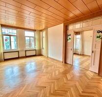 Elegante 5-Zimmer-Altbauwohnung mit Balkon in begehrter Lage Magdeburgs