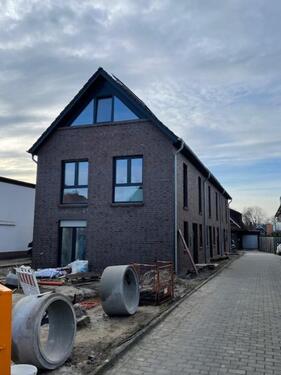 Foto - Reihenhaus Neubau (3 Einheiten) KFW 40 QNG Nachhaltigkeitszertifi