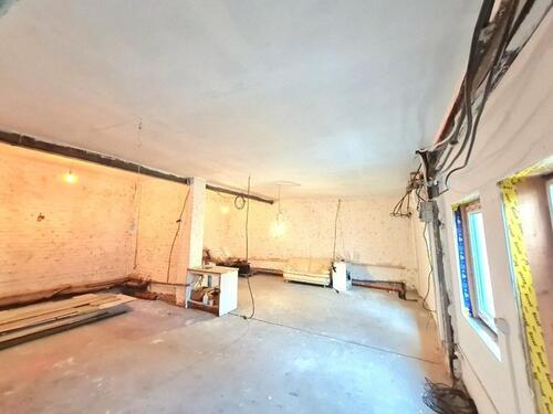 Foto - Halle f. Produktion Büro Lager idn. v. Ost-X m. Küche & Garten