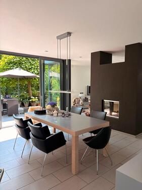 Foto - Außergewöhnliche Architektur trifft auf Traumlage am Nettetal