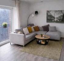 Moderne, lichtdurchflutete Oberwohnung in zentr. Lage von Hesel!