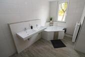 Foto - XXL Hoch drei...Etagen-Wohnung mit Wanne, Dusche, Gäste-WC u. 2 Balkonen!!!!
