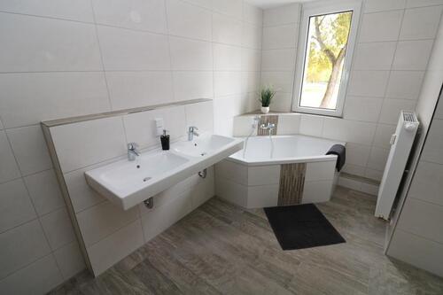 Foto - XXL Hoch drei...Etagen-Wohnung mit Wanne, Dusche, Gäste-WC u. 2 Balkonen!!!!