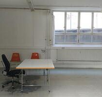 Fläche in Bürogemeinschaft - 300,00 EUR Kaltmiete, in Stuttgart (PLZ: 70376) Bad Cannstatt