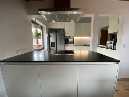 Foto - DG Wohnung mit Kochinsel und Kamin